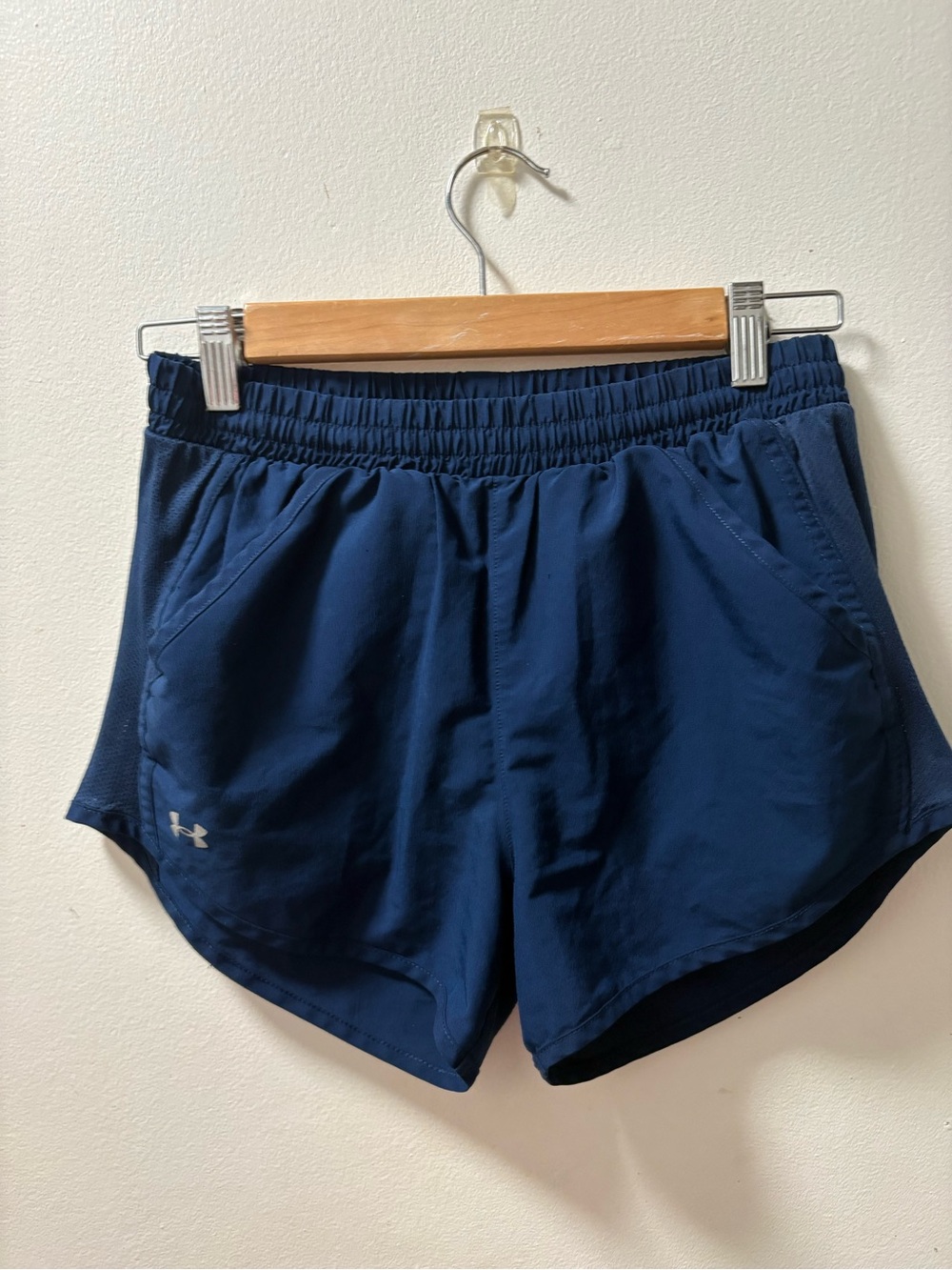 Under Armour Women's Deep Navy Athletic Shorts size xs